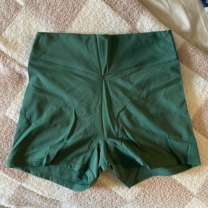 Balance athletica/vitality cloud green biker shorts (shorter length)